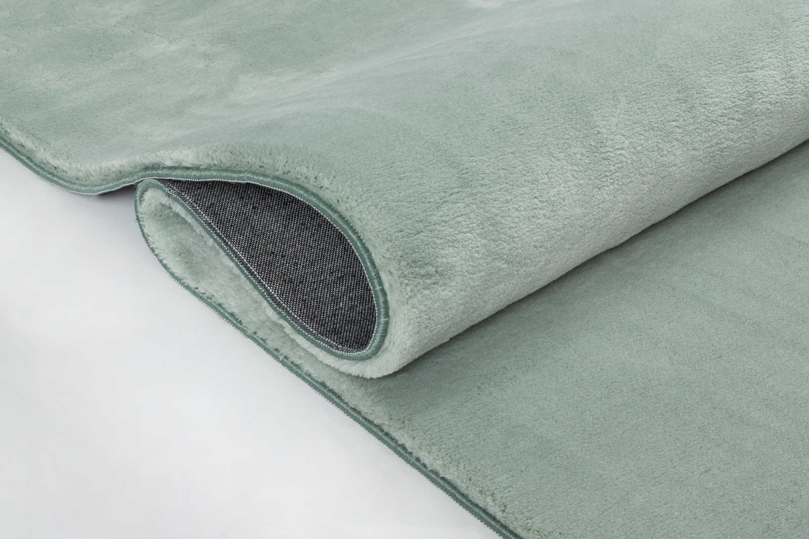             Soft high pile carpet in soft green - 200 x 140 cm
        