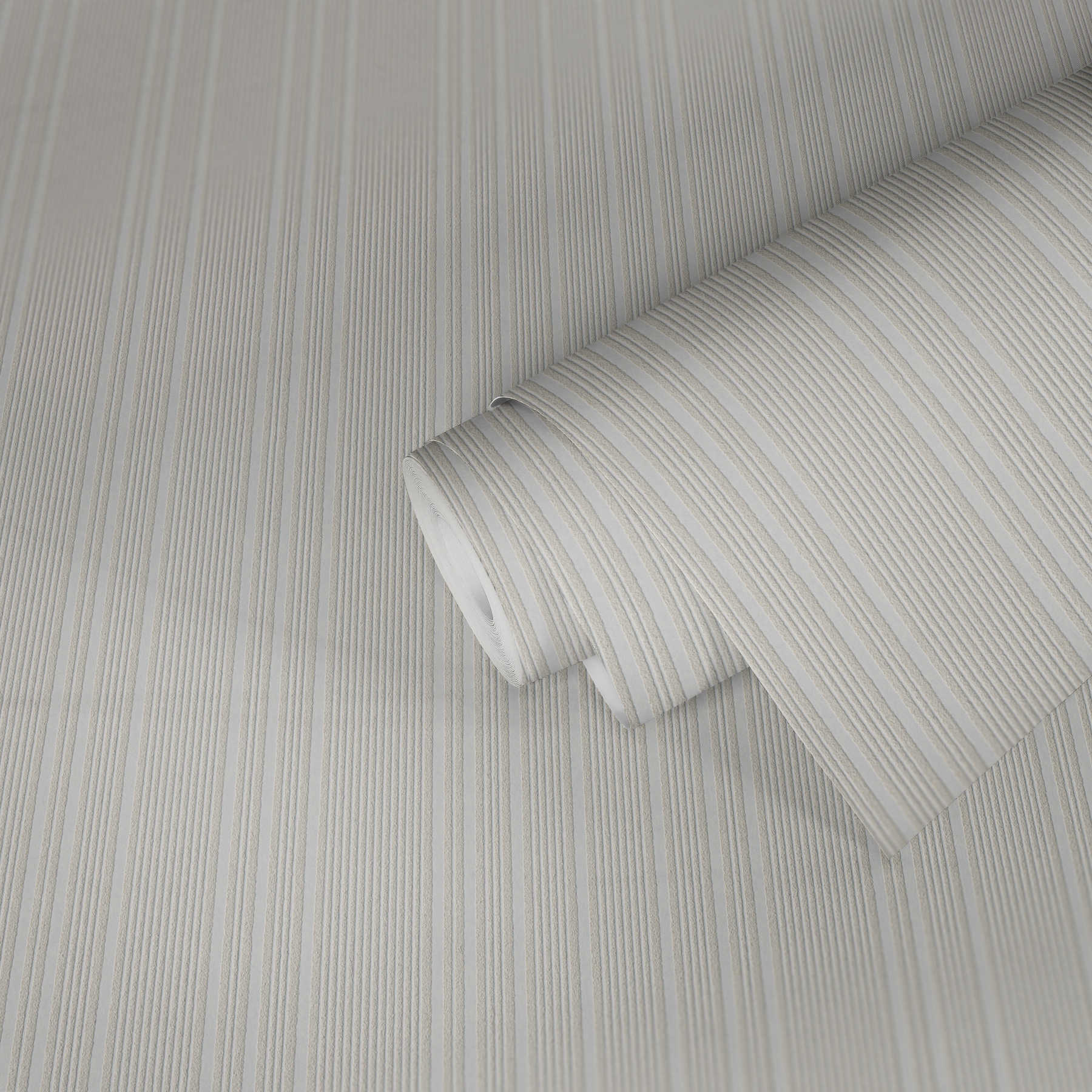             Paintable non-woven wallpaper with line pattern - white
        