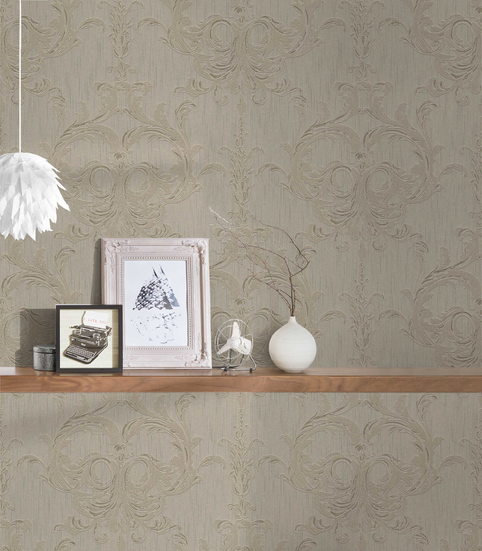             Elegant wallpaper with filigree ornament design - brown
        