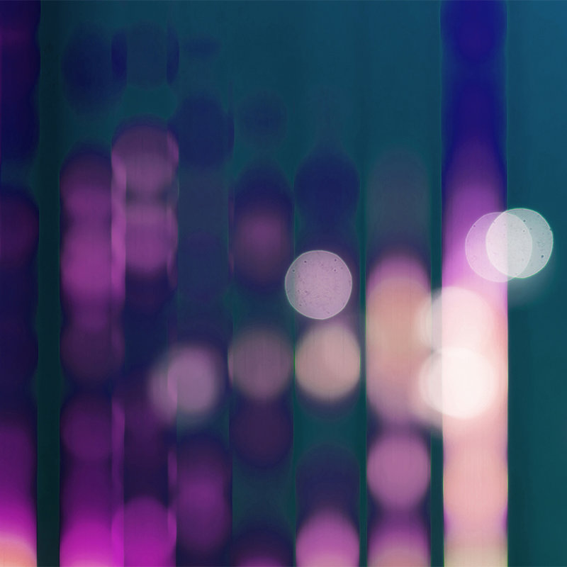 Big City Lights 3 - Papel pintado fotográfico con reflejos de luz en violeta - Azul, Violeta | Estructura No Tejido
