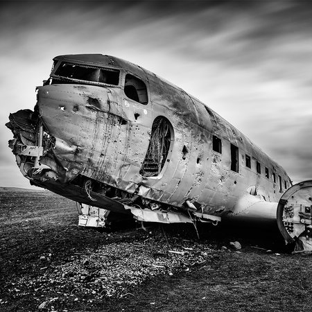         Photo wallpaper plane wreck - black and white
    