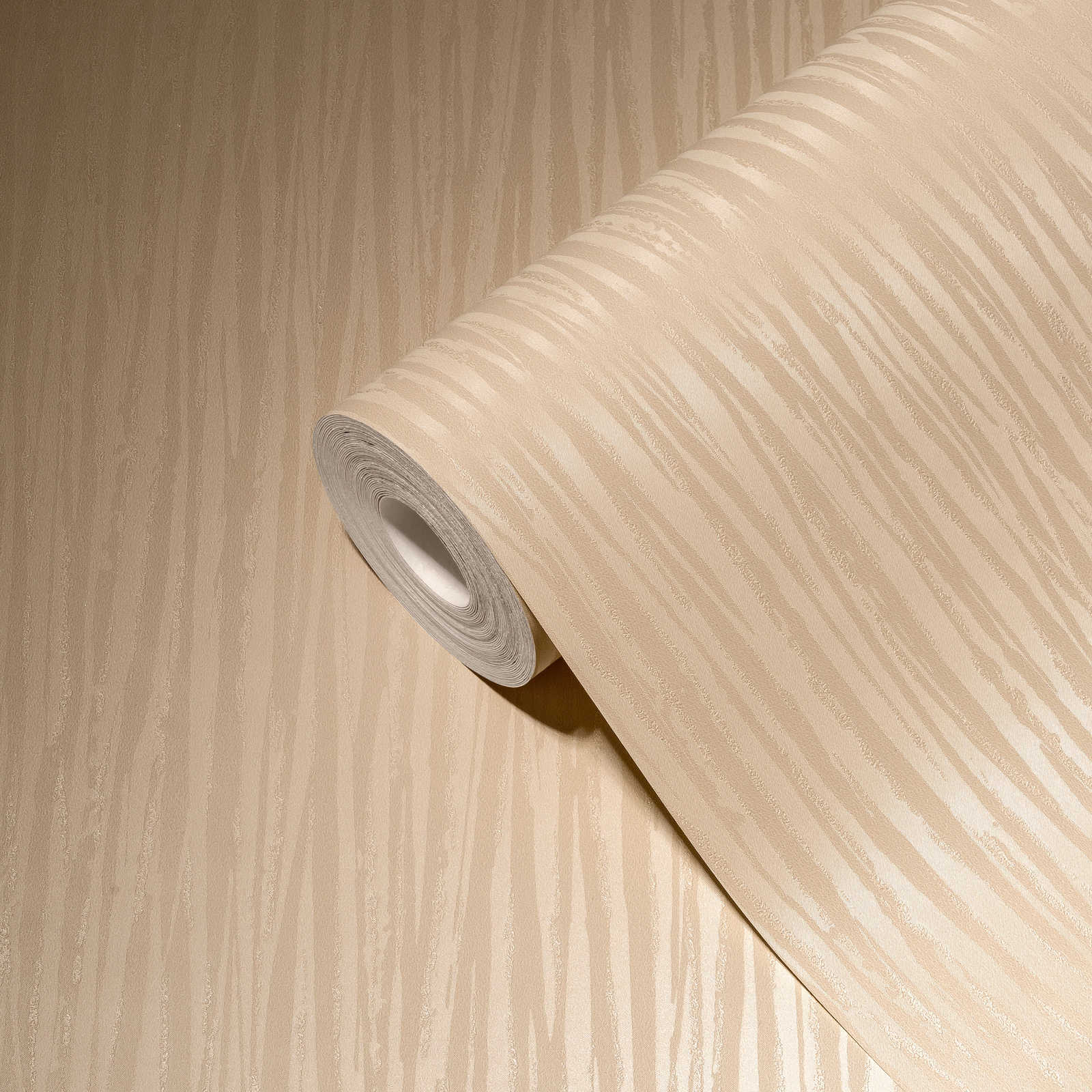             Plain wallpaper cream with metallic luster & hatch design
        