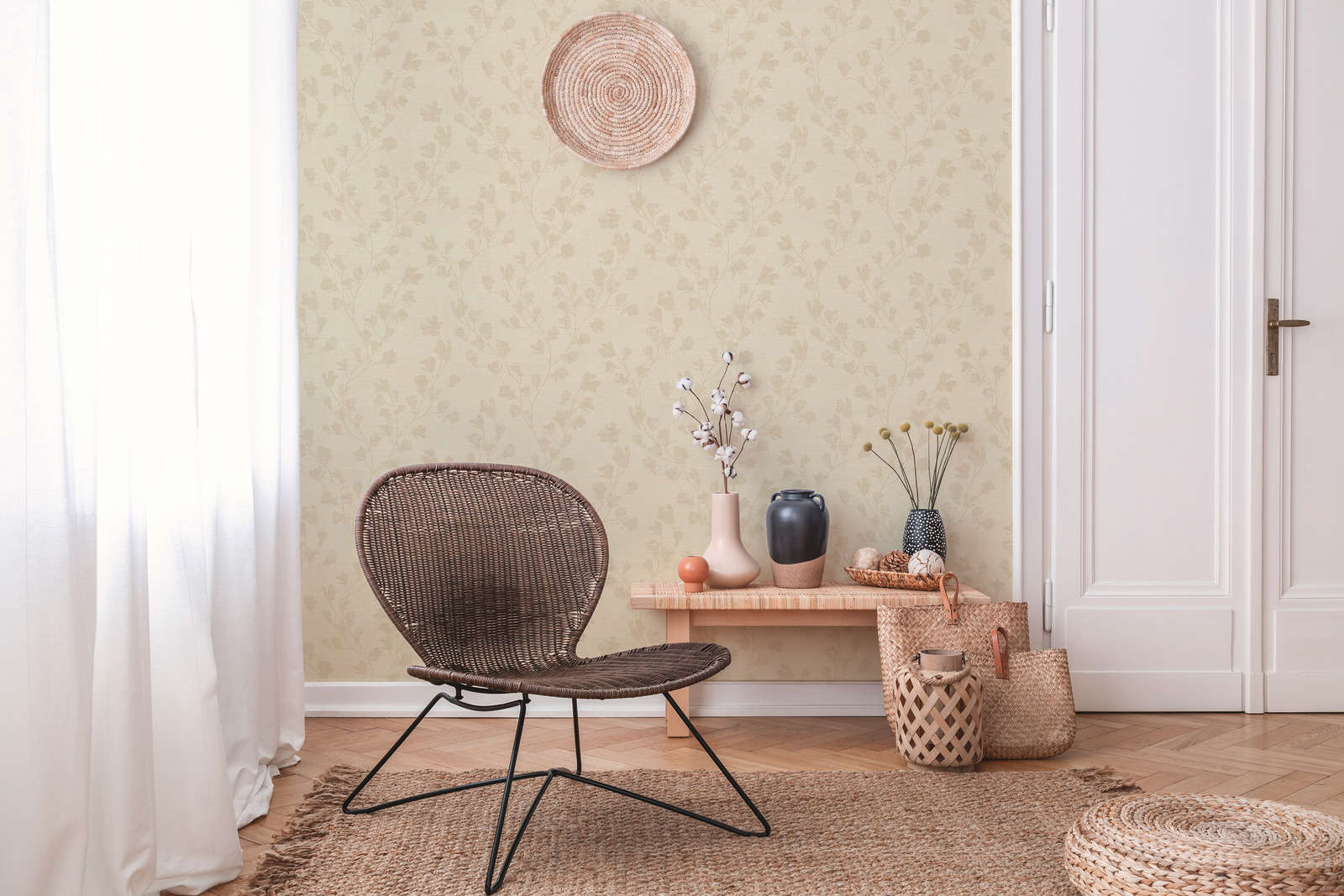             Pattern wallpaper with leaves in country style - cream, beige
        