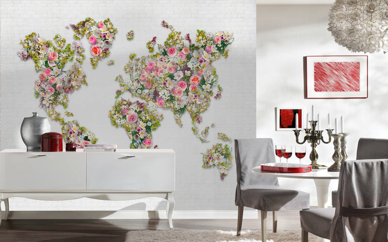             Roses & Blossoms muurschildering als wereldkaart op een witte muur
        