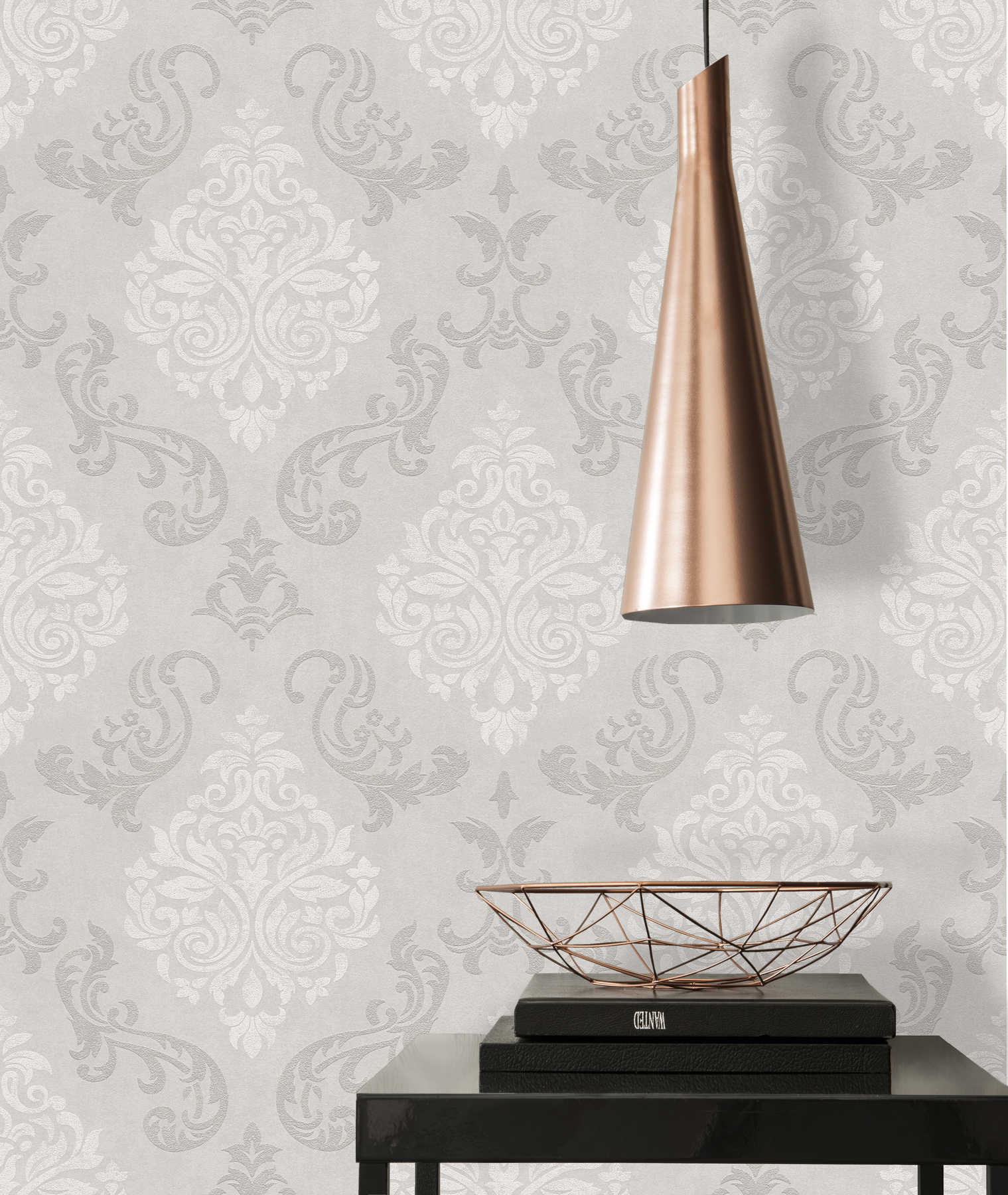             Ornaments wallpaper baroque style with glitter effect - beige, cream, metallic
        