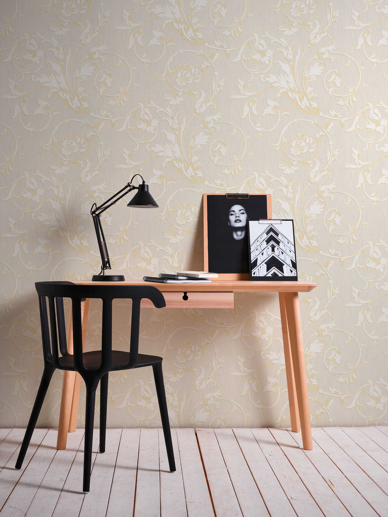             Hermitage wallpaper with floral ornament - beige, cream
        