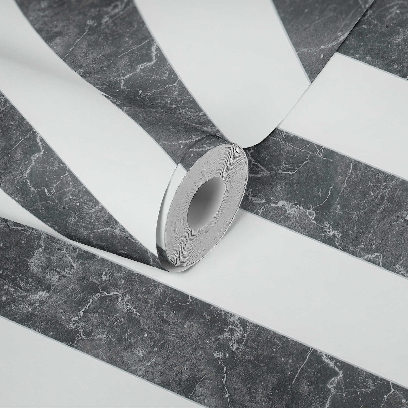             Carta da parati a righe aspetto marmo strisce orizzontali design bianco e nero
        