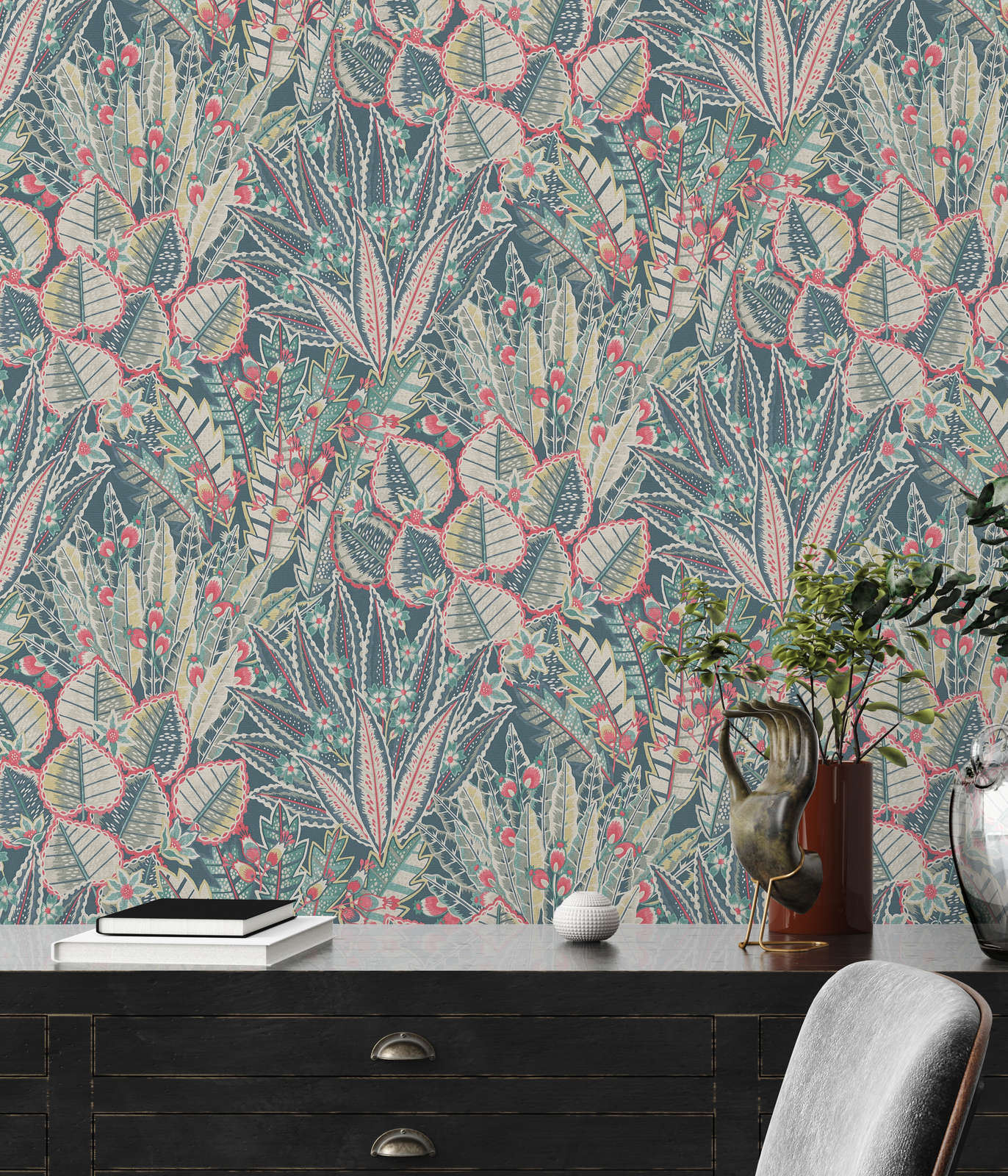             Non-woven wallpaper with leaf pattern in jungle look - blue, green, red
        