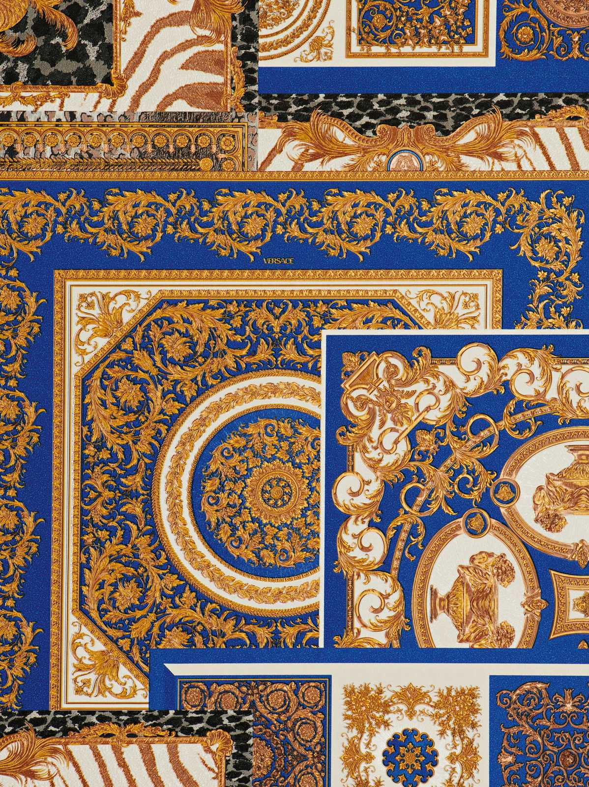             Papel pintado VERSACE Home detalles barrocos y estampado animal - oro, azul, blanco
        