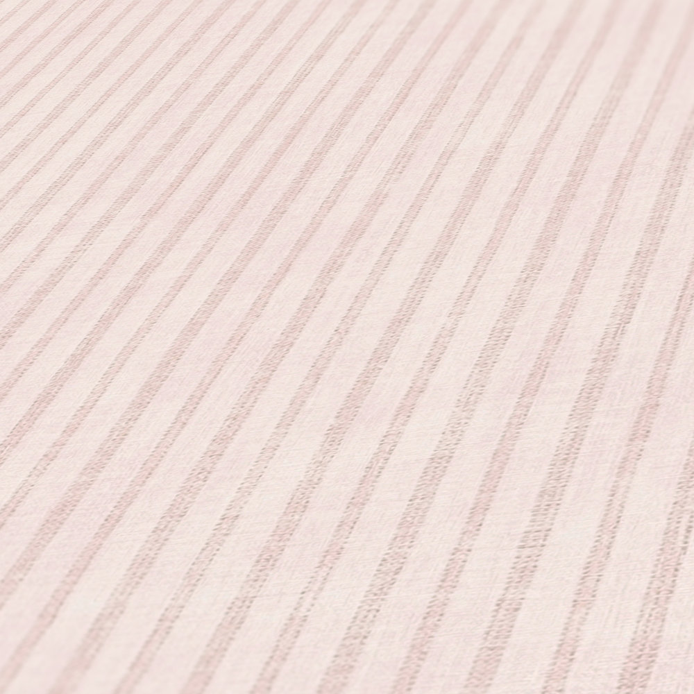             Gestreept behang in landelijke stijl - crème, roze
        