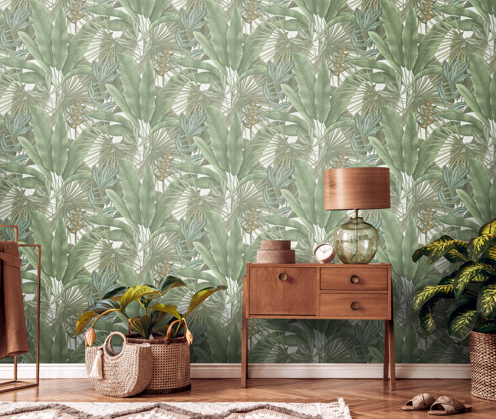             Lightly textured floral jungle wallpaper with large leaves - green, white, beige
        