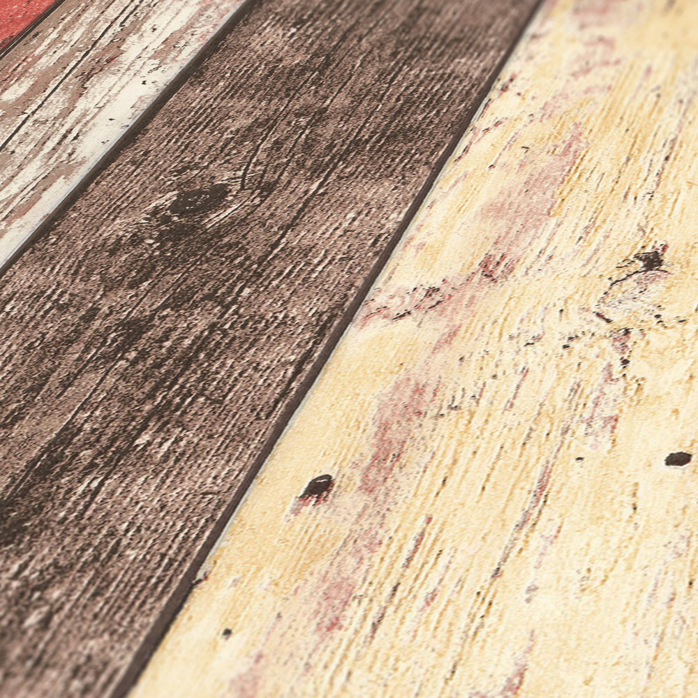             Papier peint bois avec aspect usé pour style vintage & maison de campagne - marron, rouge, beige
        
