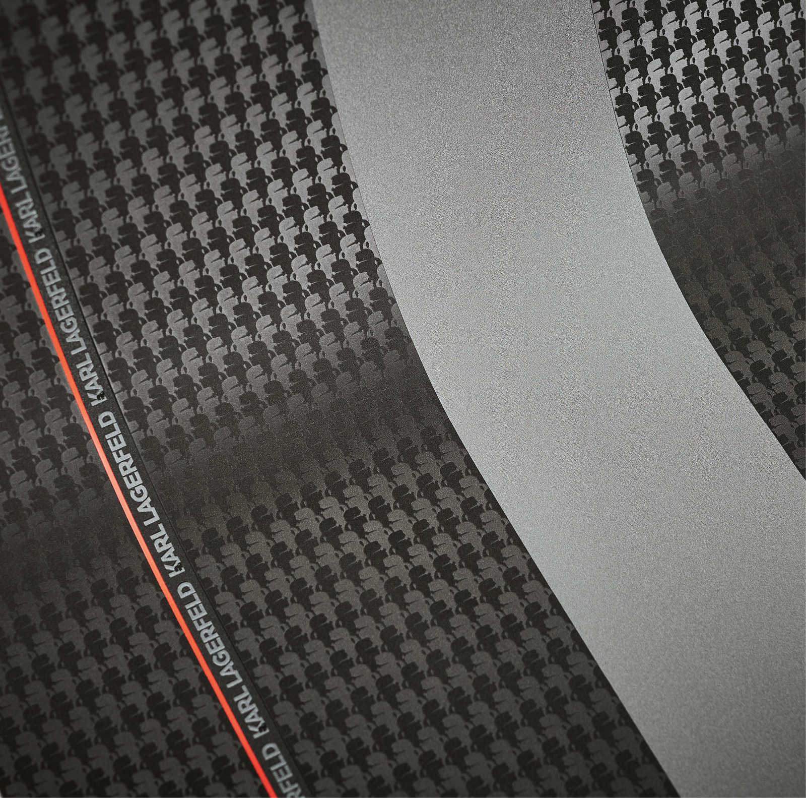             Karl LAGERFELD gestreept behang met textuureffect - grijs, zwart
        
