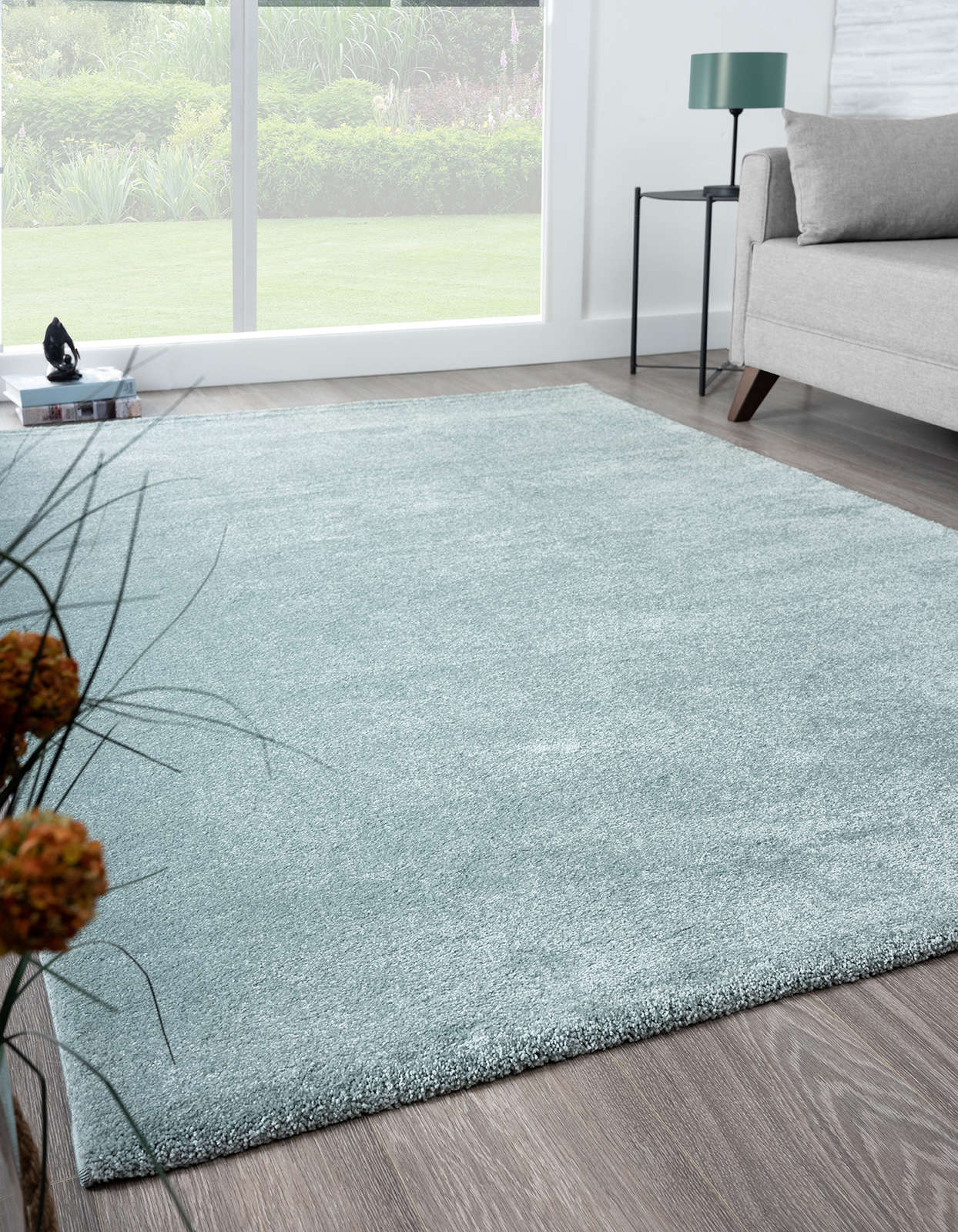             Simple short pile carpet in blue - 230 x 160 cm
        