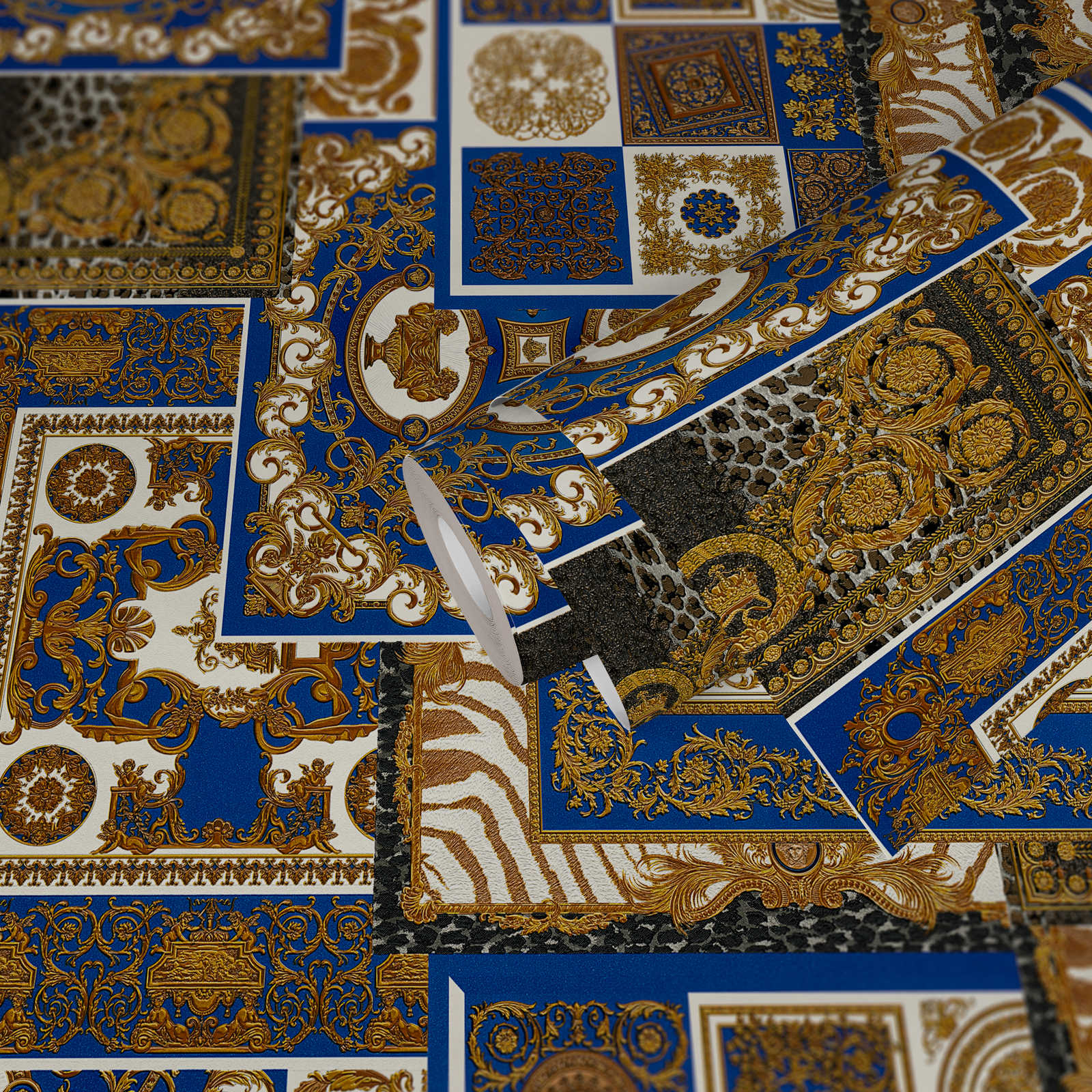             VERSACE Home behang barokke details & dierenprint - goud, blauw, wit
        