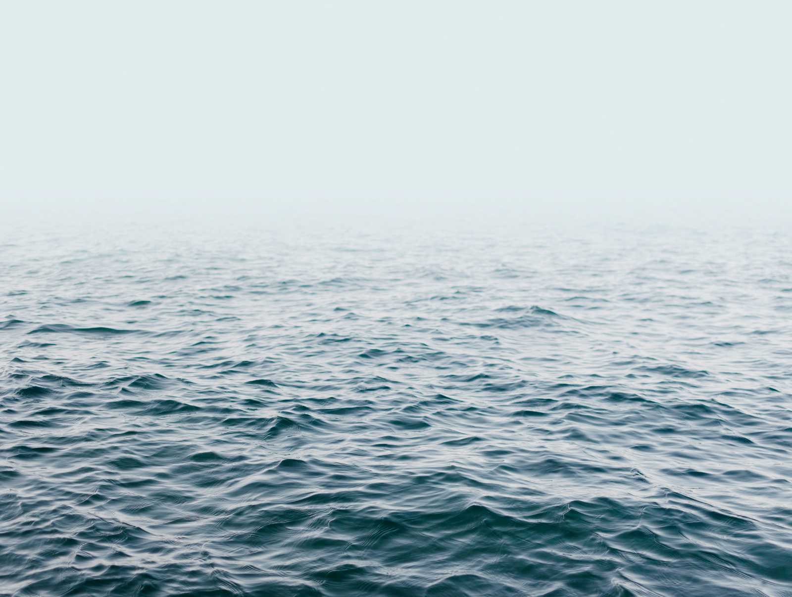             behang nieuwigheid | motief behang zee zonder horizon, blauwe tinten
        