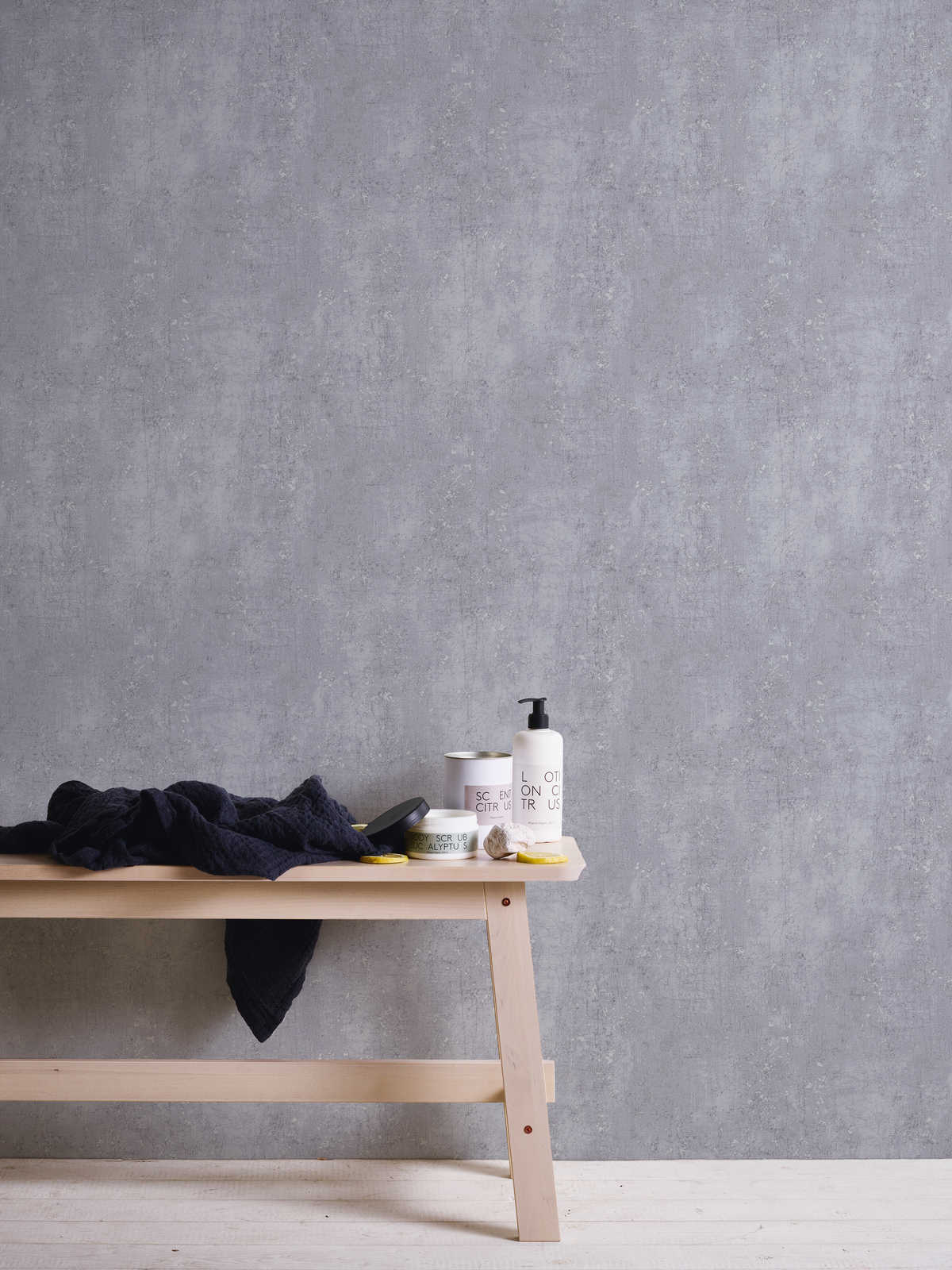             Papel pintado gris con aspecto de yeso usado - gris, metálico
        