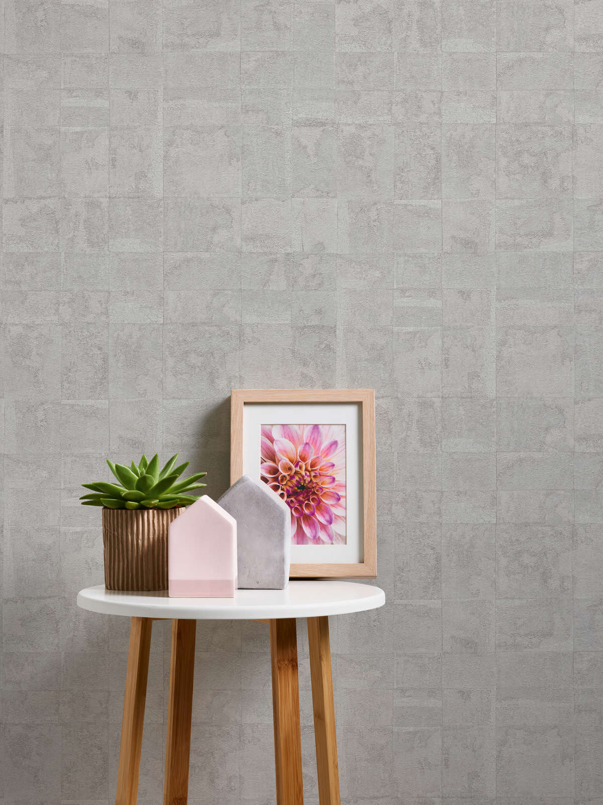             Textured wallpaper with a tiled look - light grey, silver
        