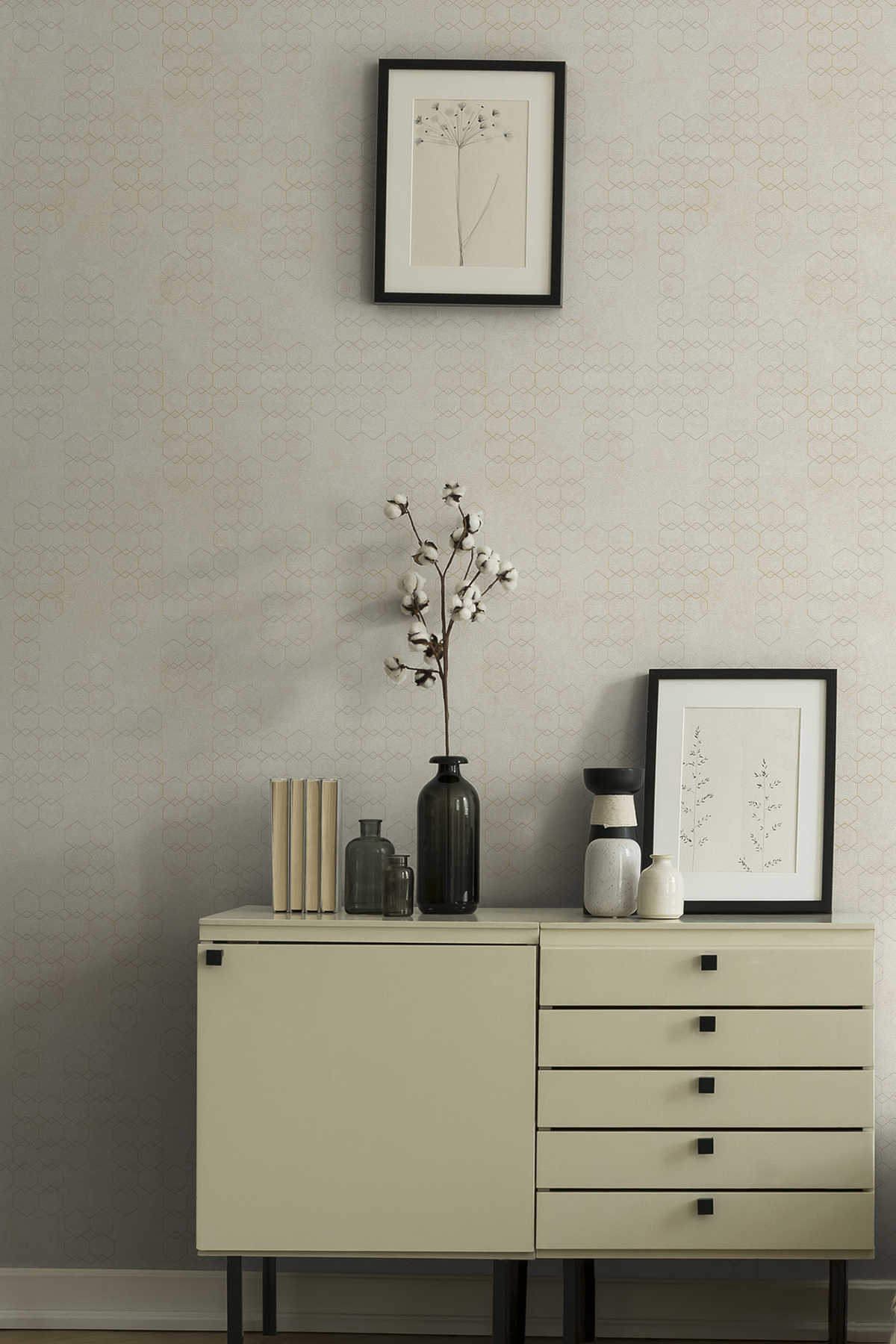             Papier peint à motifs géométriques de style industriel - crème, gris, blanc
        