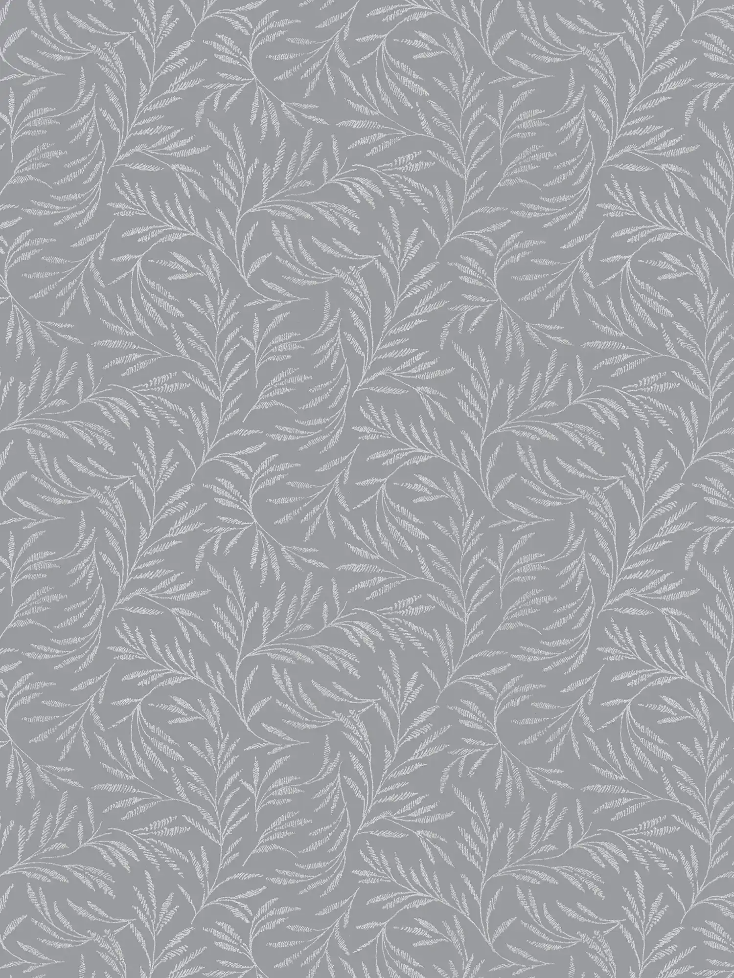 Grijs vliesbehang met zilveren bladmotief
