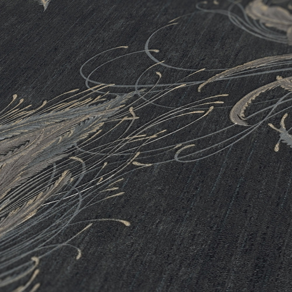             Papier peint intissé noir avec plumes aux couleurs métallisées
        