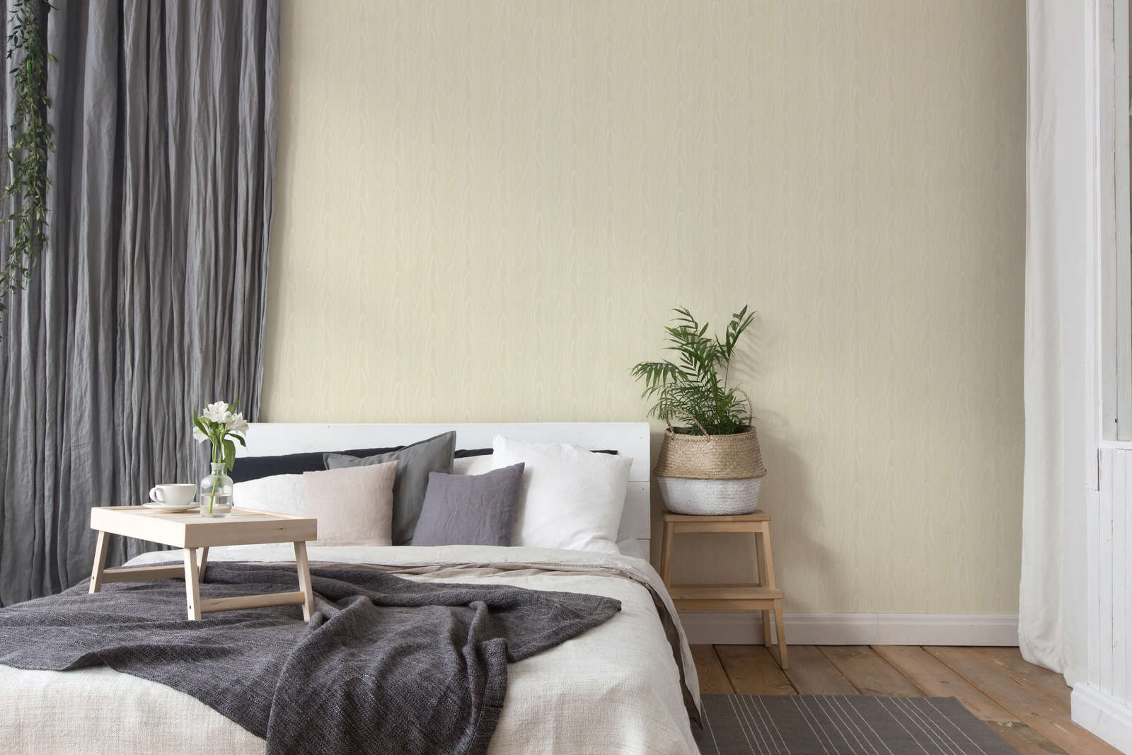             Moiré wallpaper with textile pattern & satin finish - cream
        