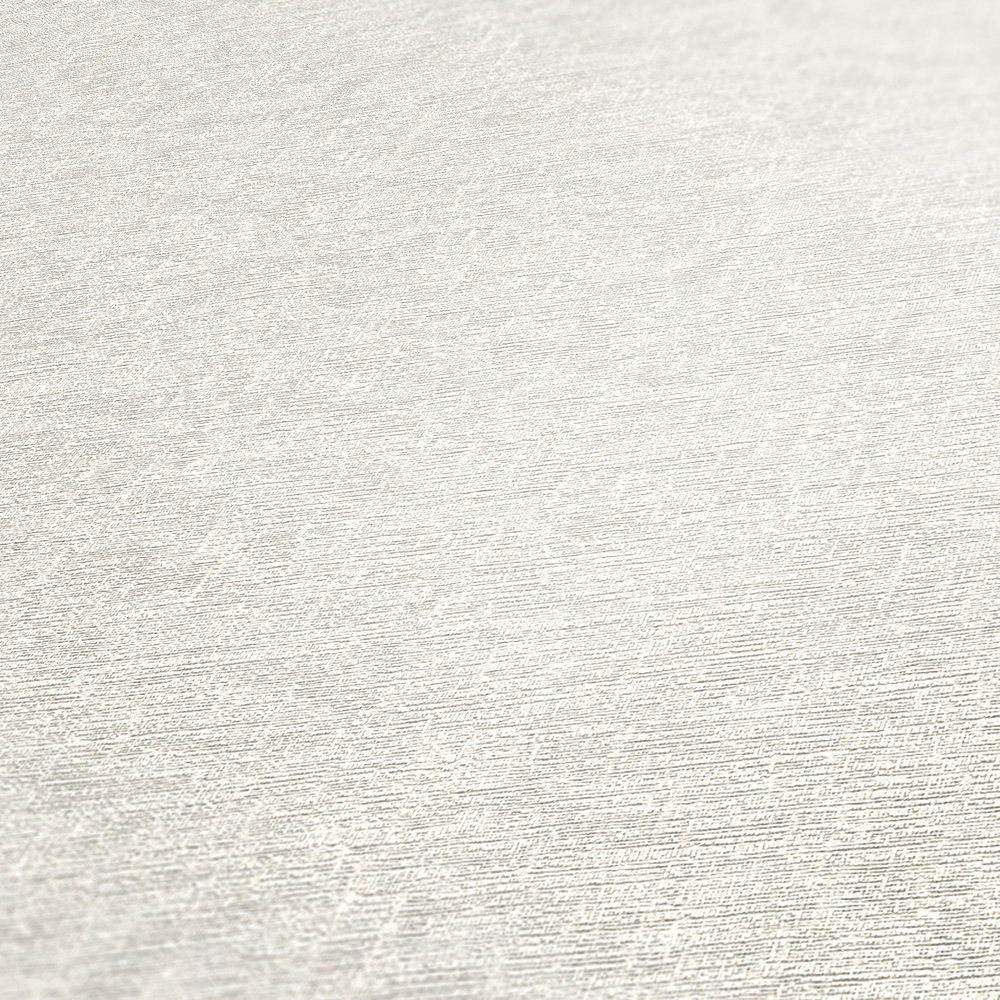             Effen behang donkerwit met subtiel structuurpatroon
        