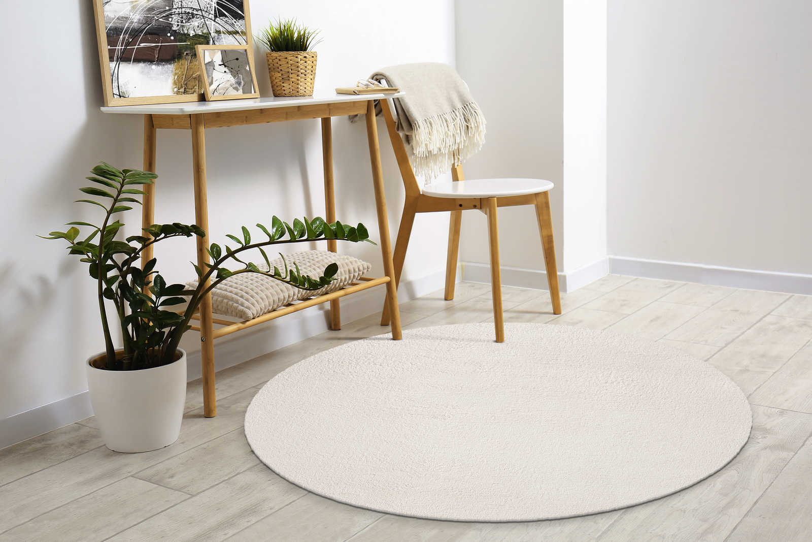 Fashionable round high pile carpet in cream - Ø 120 cm
