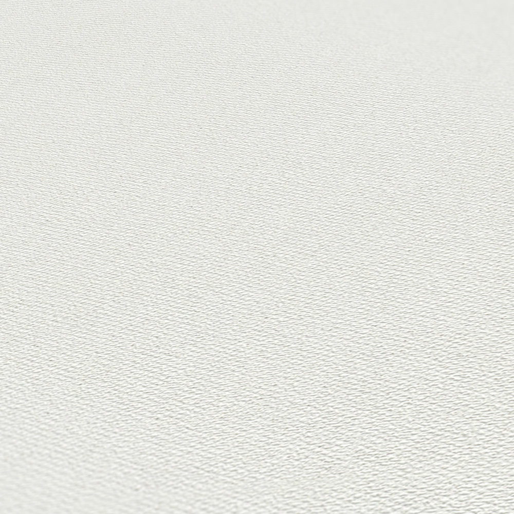             Papel pintado de aspecto de lino en color crema con efecto de brillo plateado y diseño de estructura
        