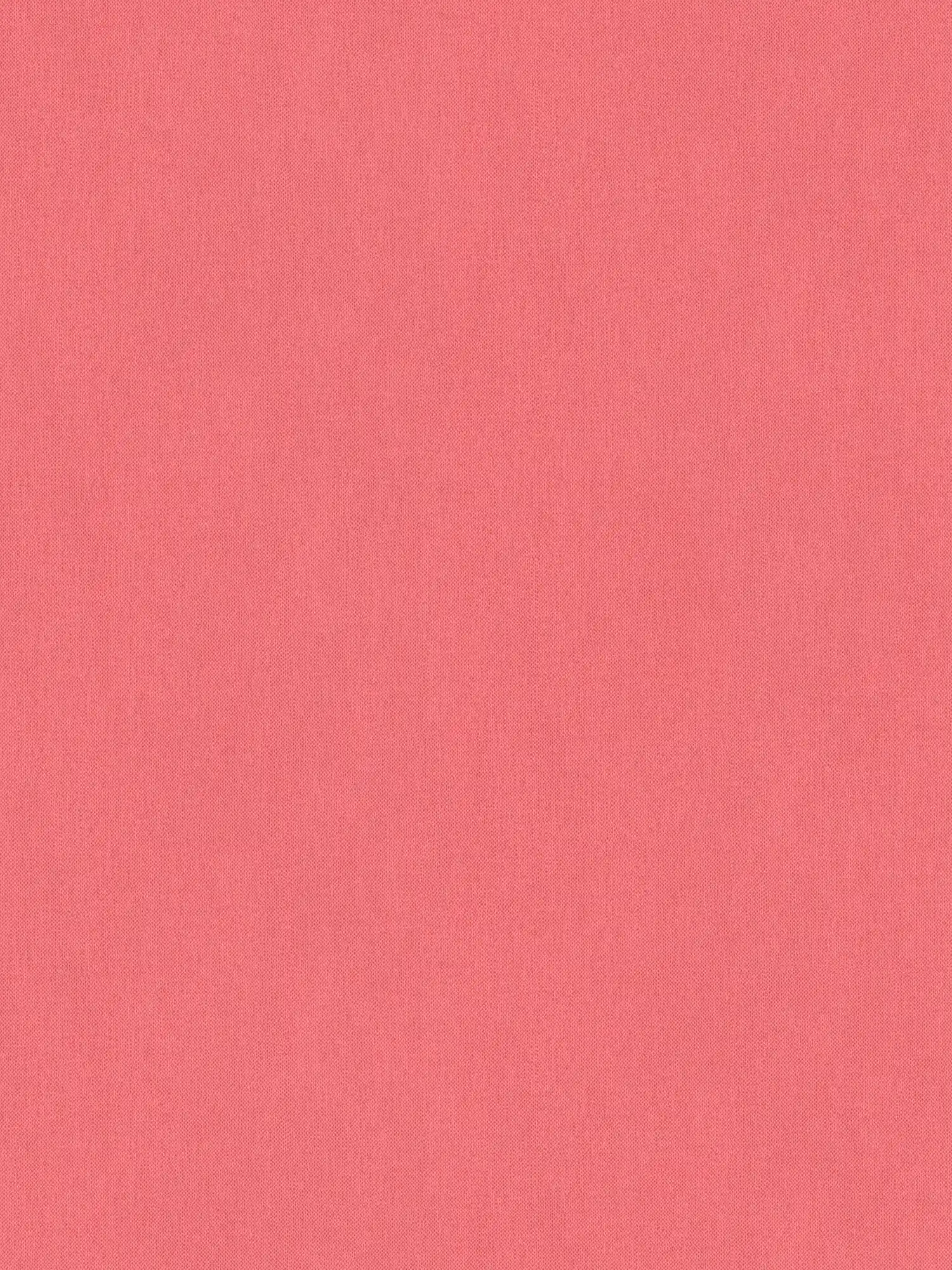 Carta da parati rosso salmone e rosa con struttura in lino tinta unita per la camera delle ragazze
