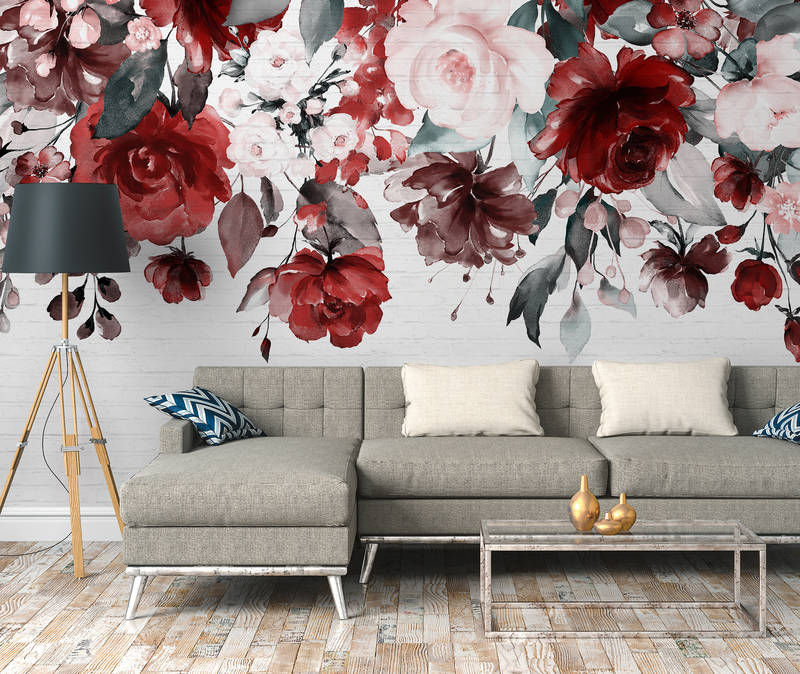             Fleurs éclatantes sur mur en aspect pierre - blanc, rouge, rose
        