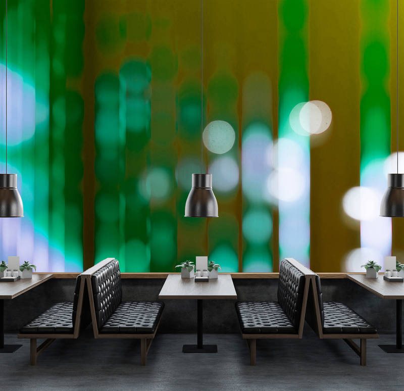             Big City Lights 2 - Digital behang met lichtreflecties in groen - Geel, Groen | Matte gladde vlieseline
        