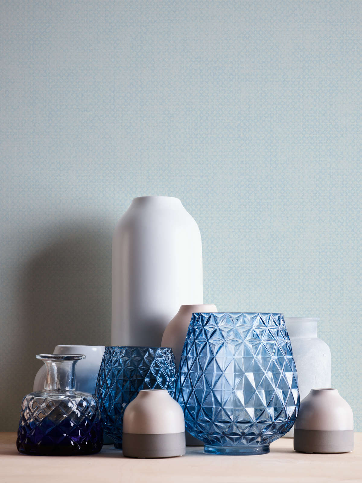             Non-woven wallpaper with fine textured pattern - blue, white
        