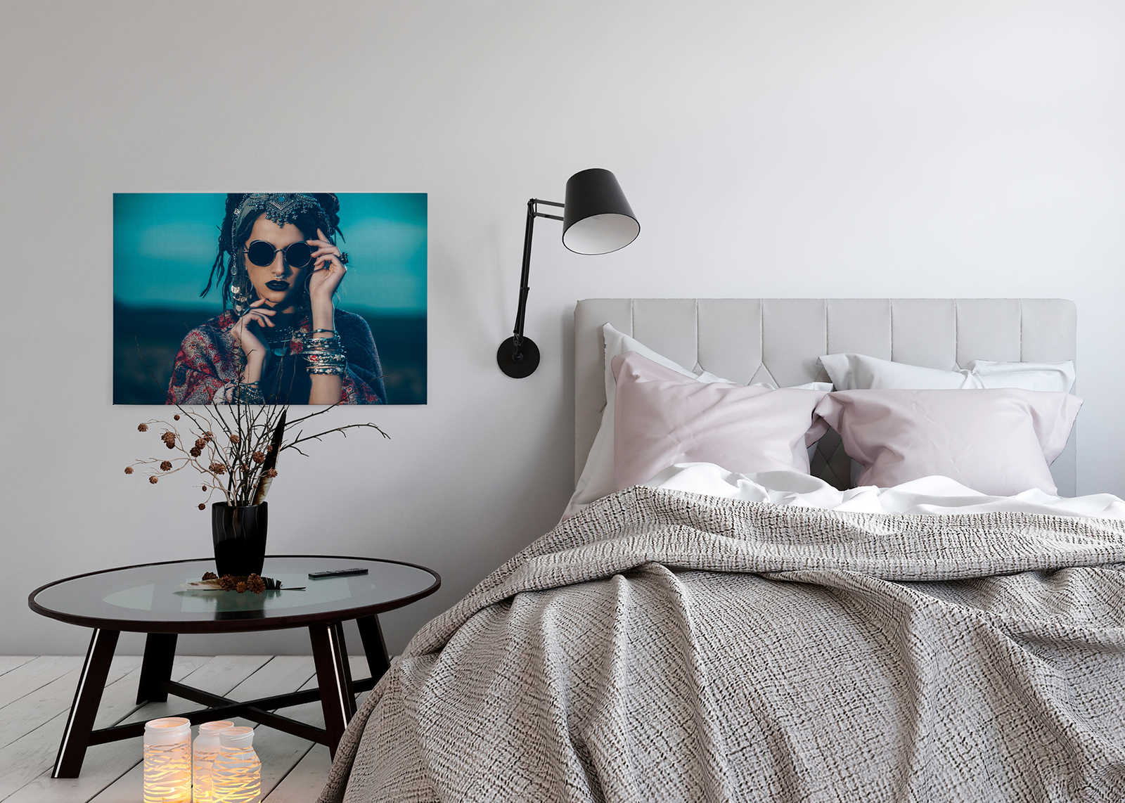             La bohème 1 - Canvas painting with woman in boho style on natural linen structure - 0.90 m x 0.60 m
        