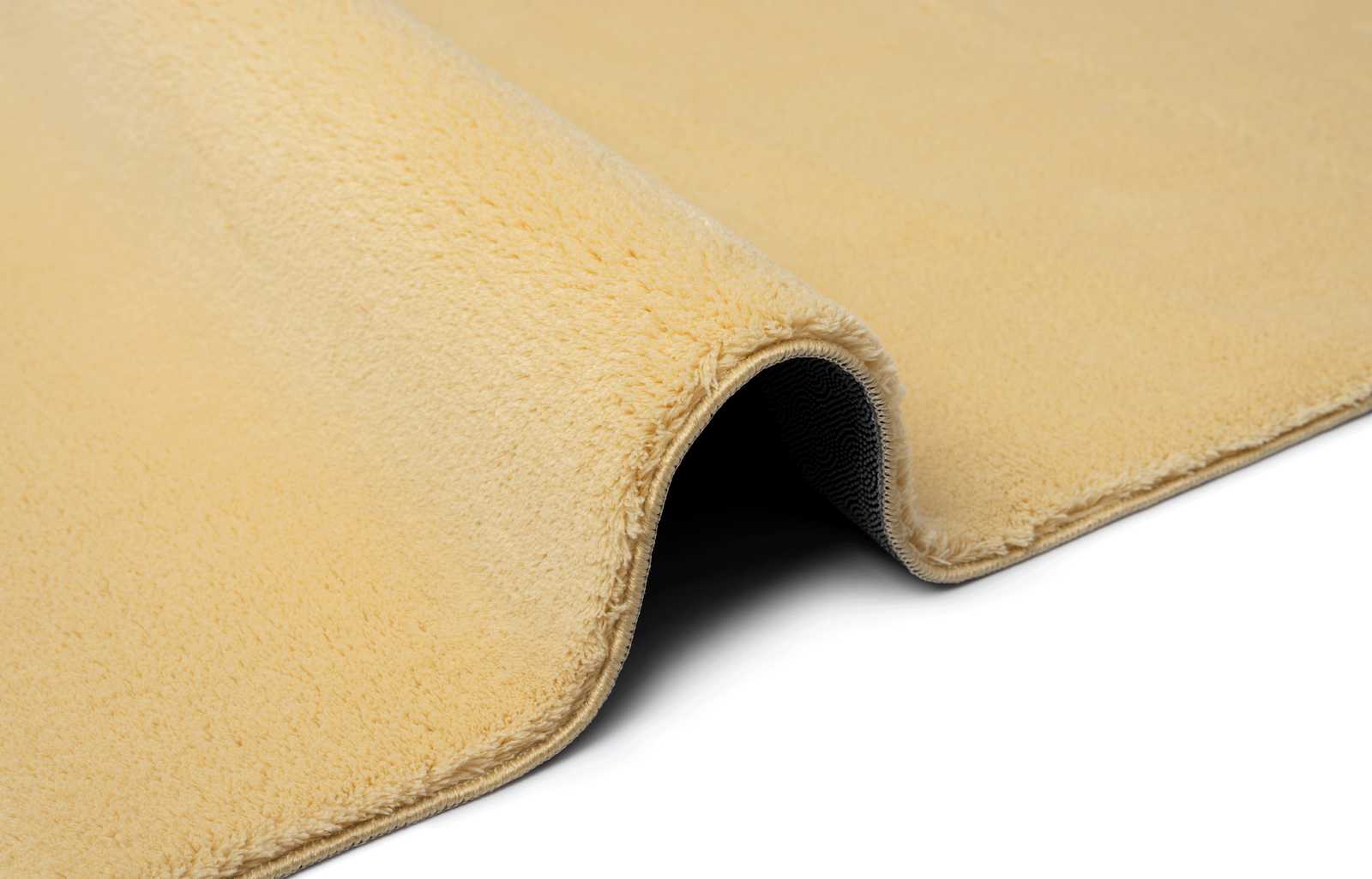             Knuffelzacht hoogpolig tapijt in goud - 110 x 60 cm
        