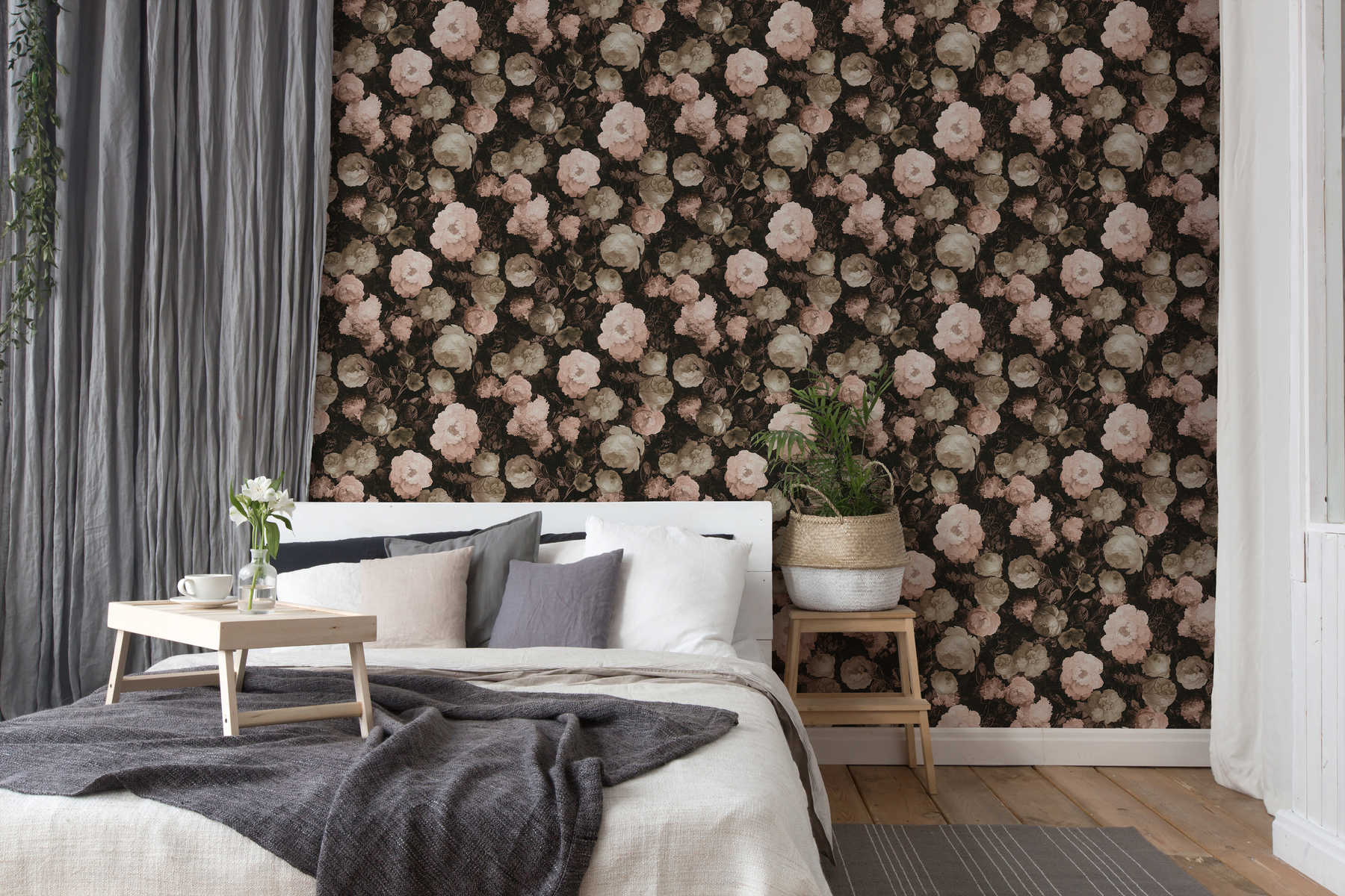             Motif wallpaper rose blossoms, shrub roses - pink, red, grey
        