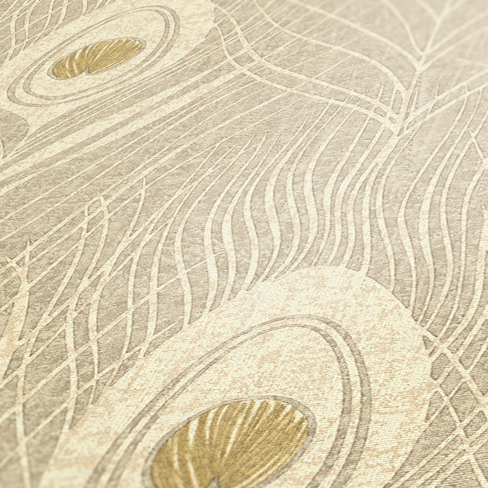             Papel pintado no tejido de color arena con plumas de pavo real - beige, oro, gris
        
