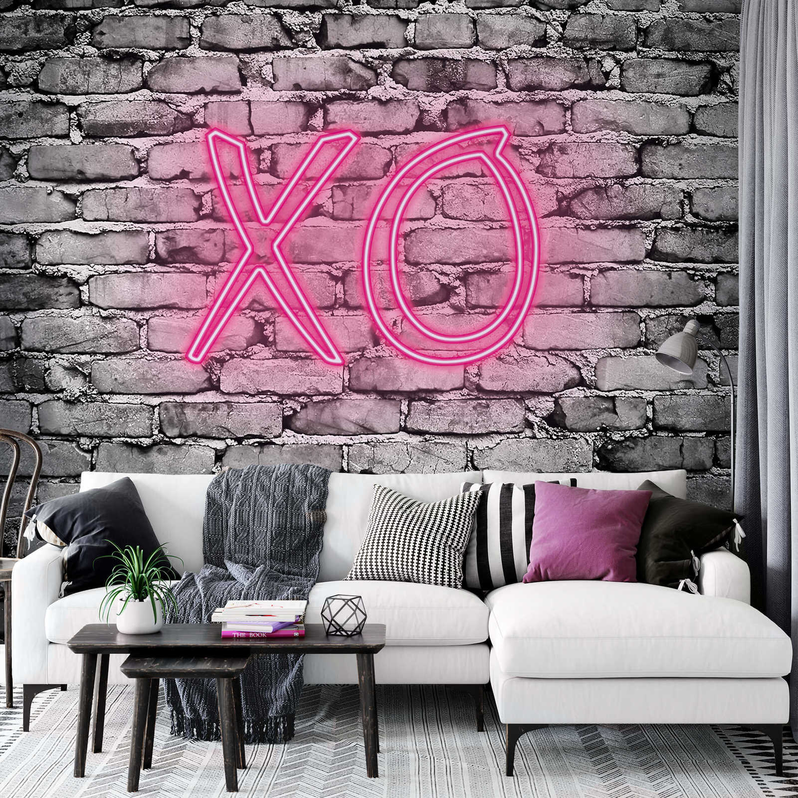             smal fotobehang verlichte letters XO op stenen muur
        