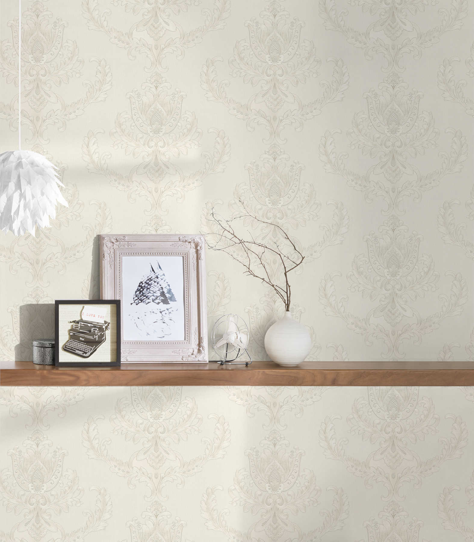             Ornamental wallpaper with floral decor & metallic accent - cream
        