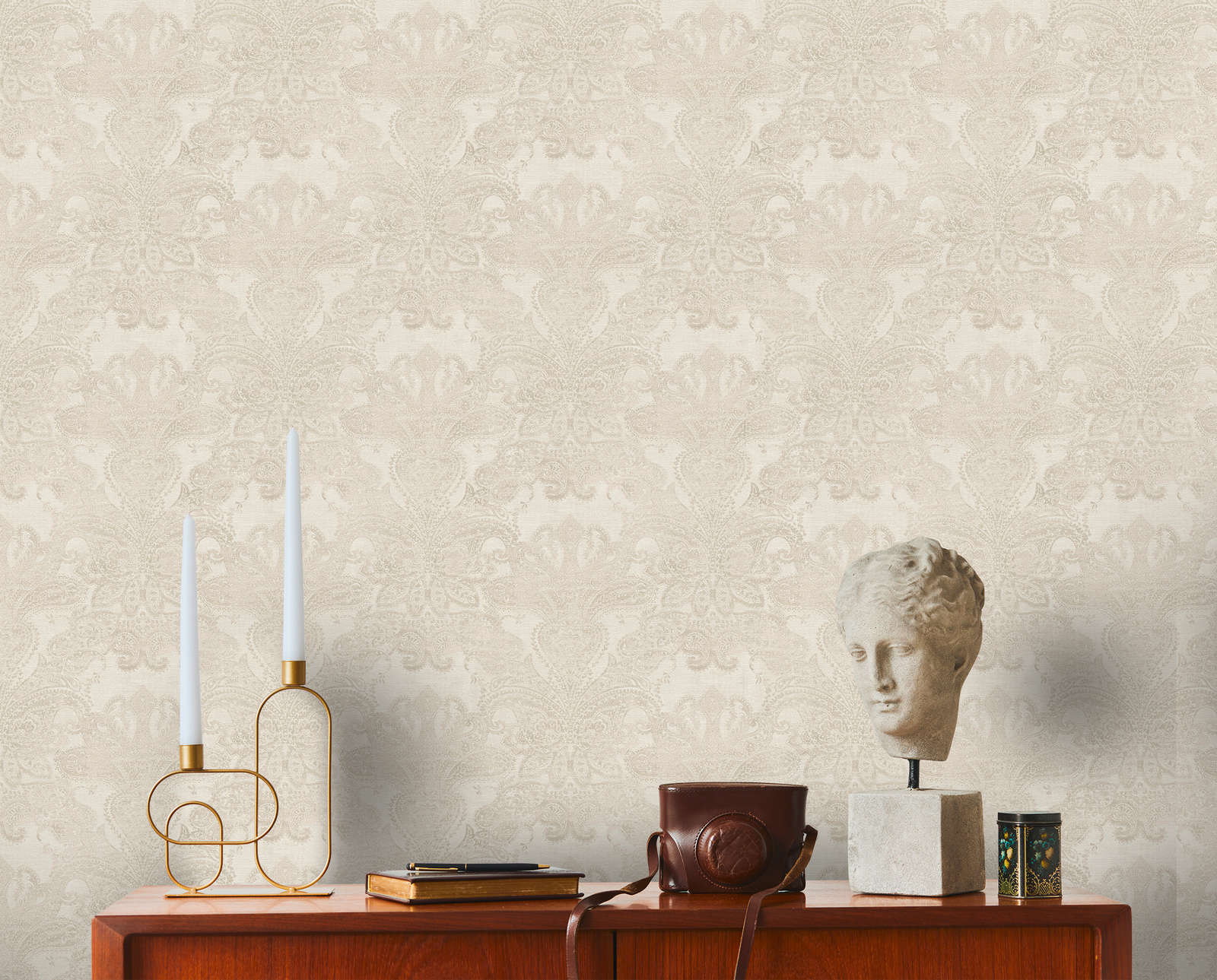            Baroque wallpaper with large ornaments - white, cream, grey
        