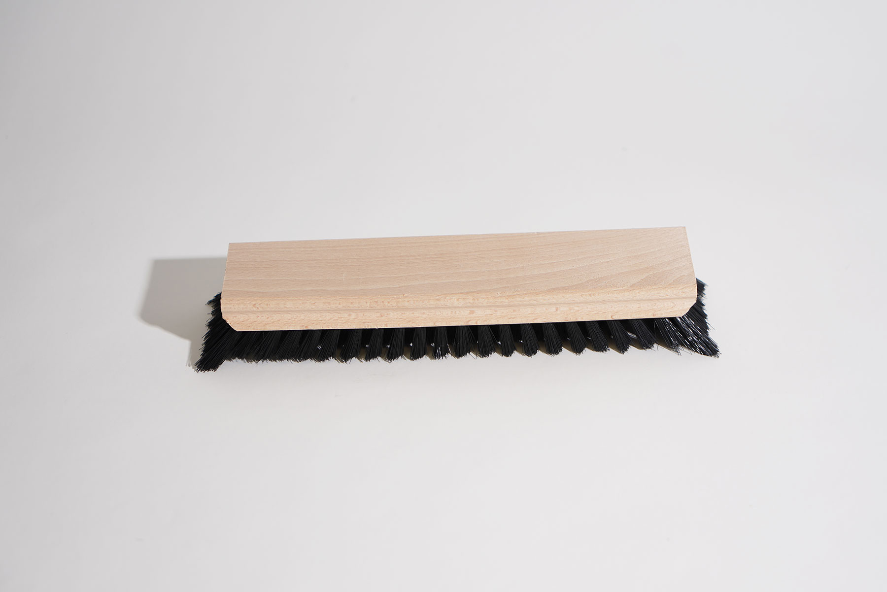             Pennello per carta da parati 23,5 cm x 6 cm in legno con setole sintetiche
        