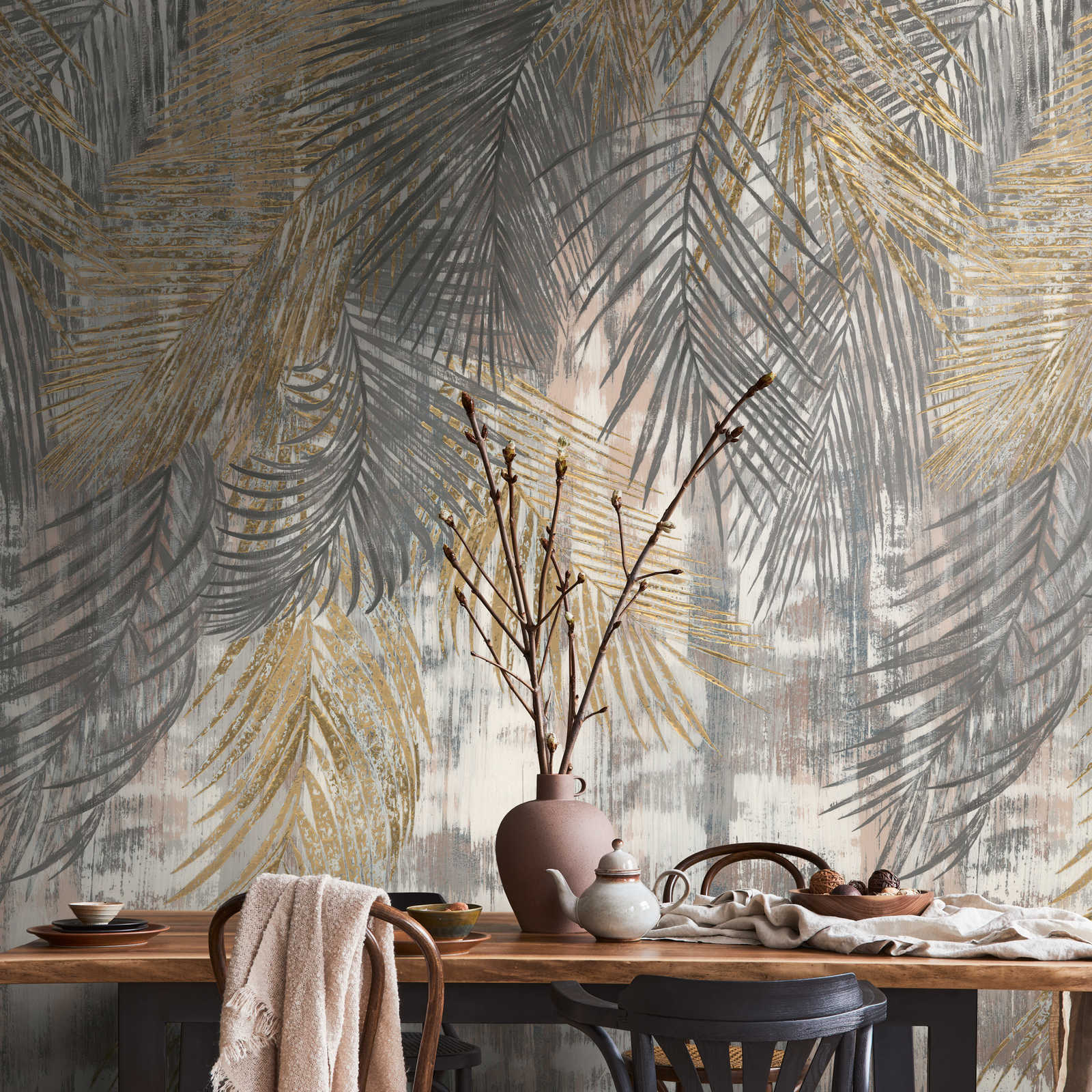 Vliesbehang grote palmbladeren in used look - grijs, geel, beige
