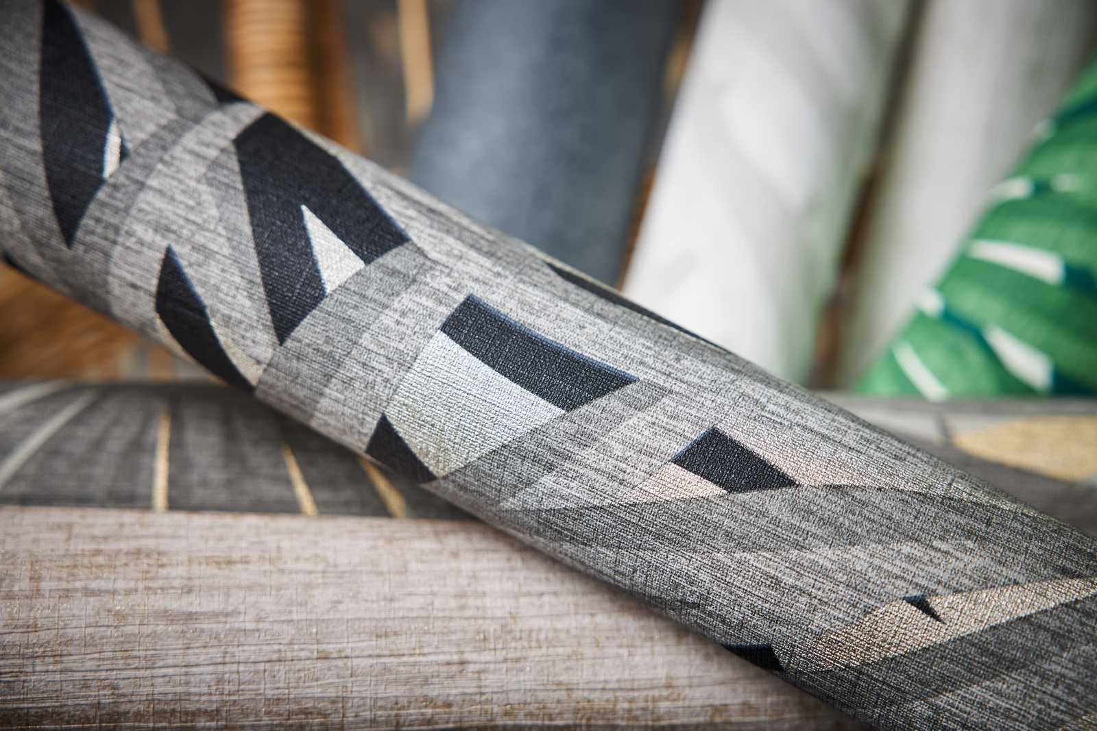             Papel pintado no tejido de diseño selvático con efecto metálico - gris, metálico, negro
        