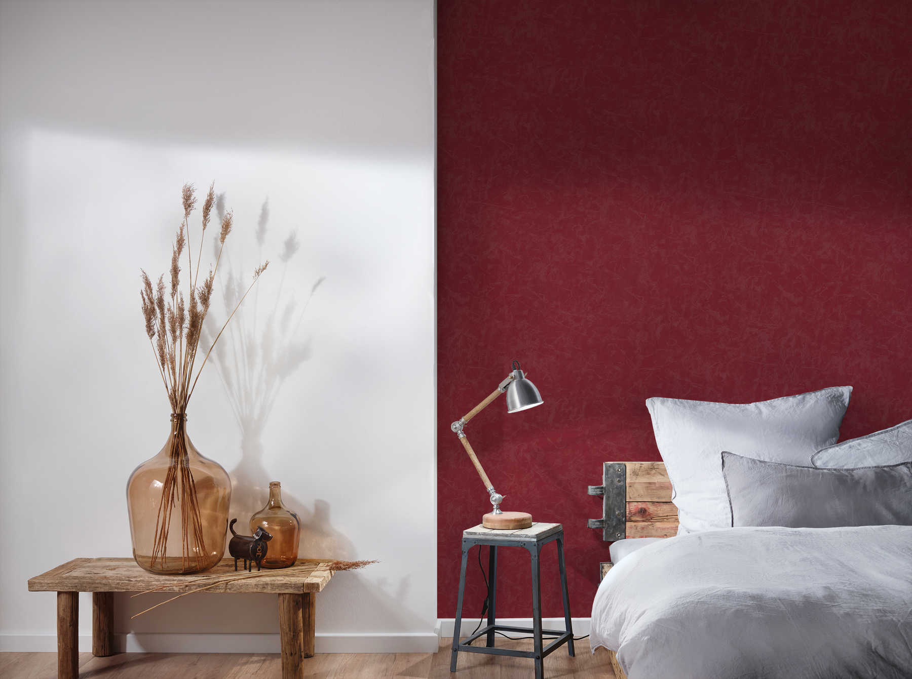             Non-woven wallpaper plains with plaster look & texture pattern - red
        