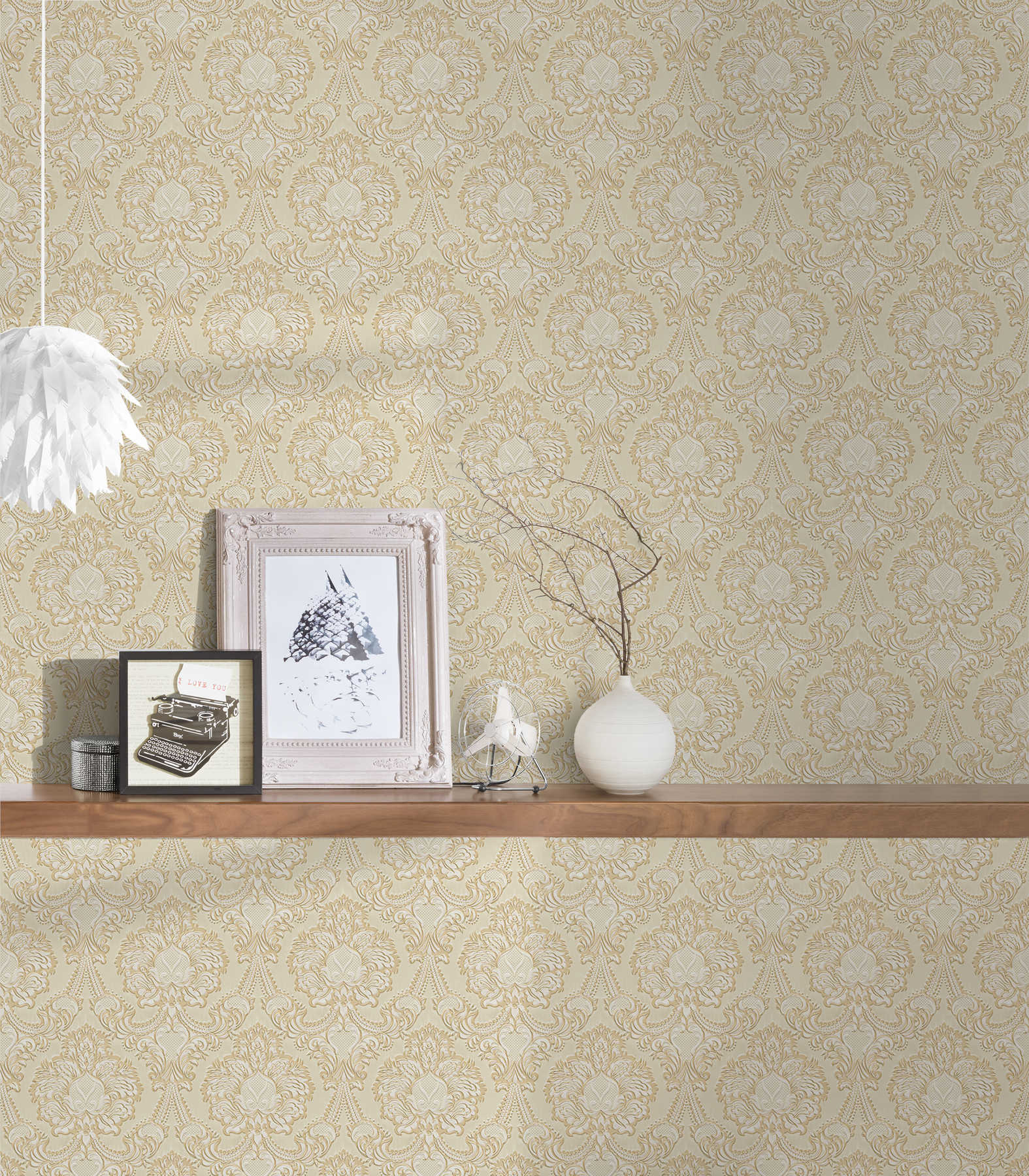             Opulent ornament wallpaper, golden accents - gold, beige, cream
        