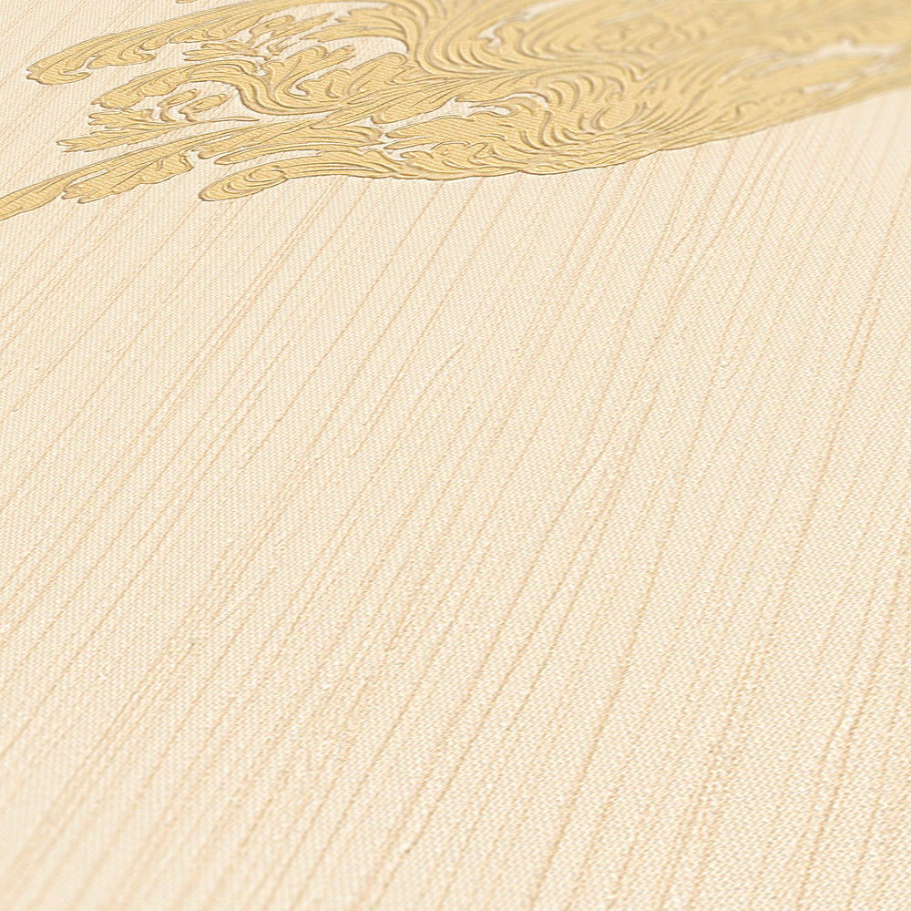             Non-woven wallpaper gold decor with textured pattern & ornaments - cream, metallic
        