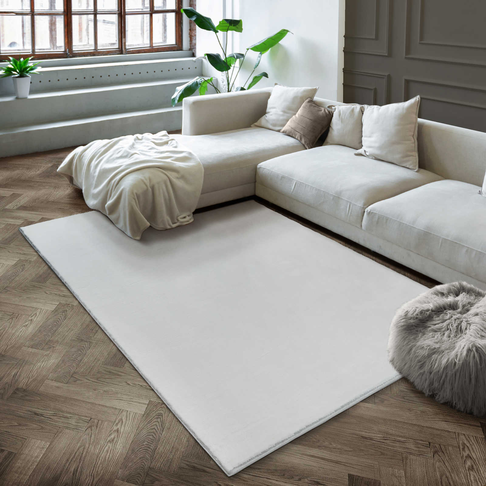Vaporoso tappeto a pelo alto in un piacevole color crema - 110 x 60 cm
