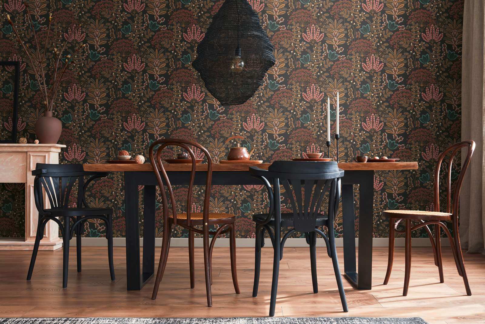             Floral non-woven wallpaper with leaves in retro style slightly textured, matt - black, multicoloured, petrol
        