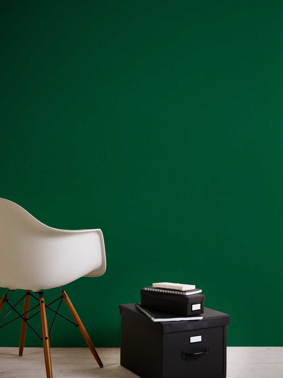             Wallpaper dark green plain, satin & smooth - green
        