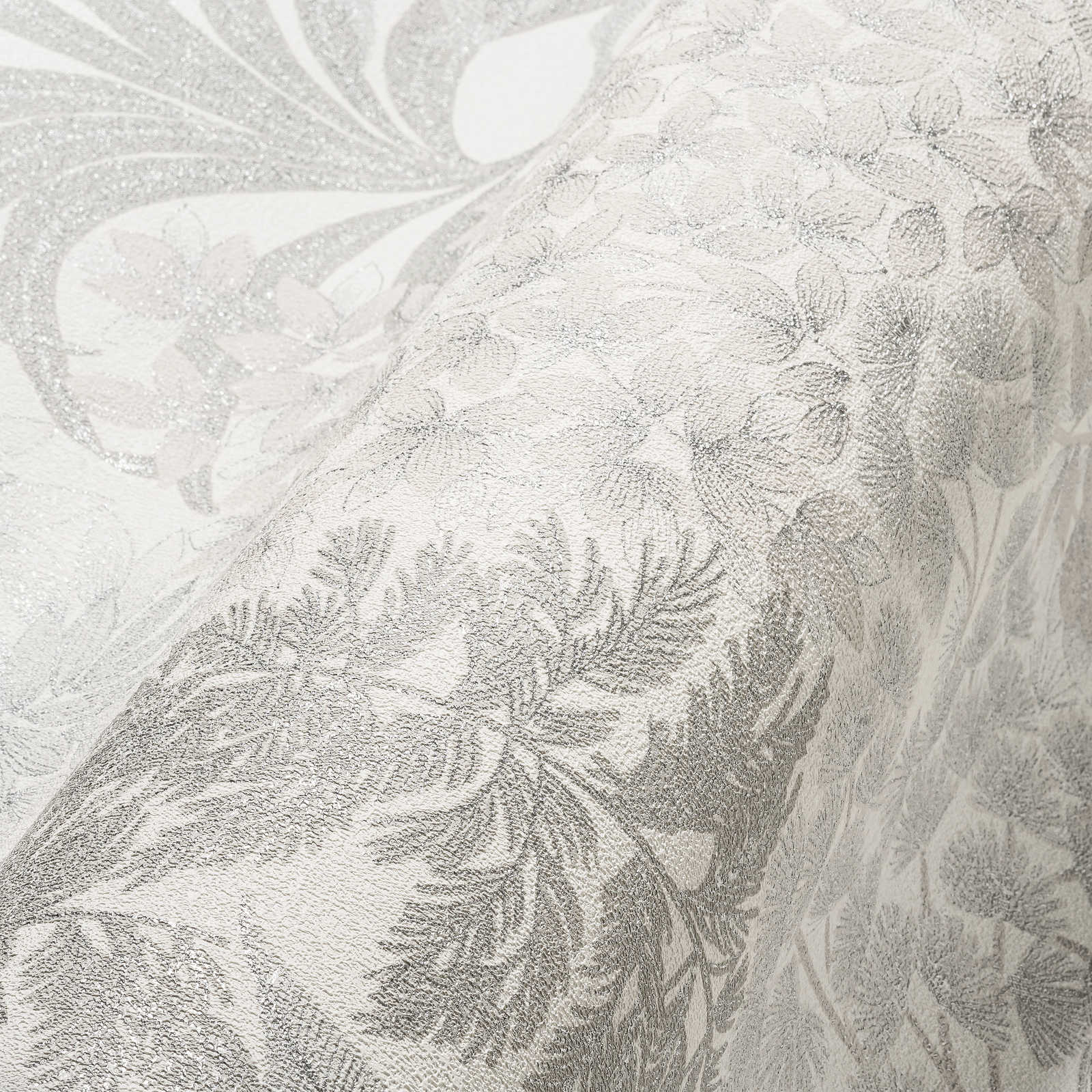             Papier peint fleuri légèrement brillant de couleur discrète - blanc, gris, argenté
        